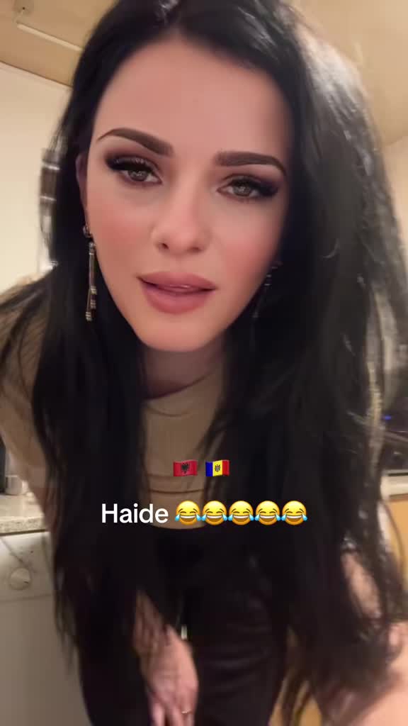 @Anysia