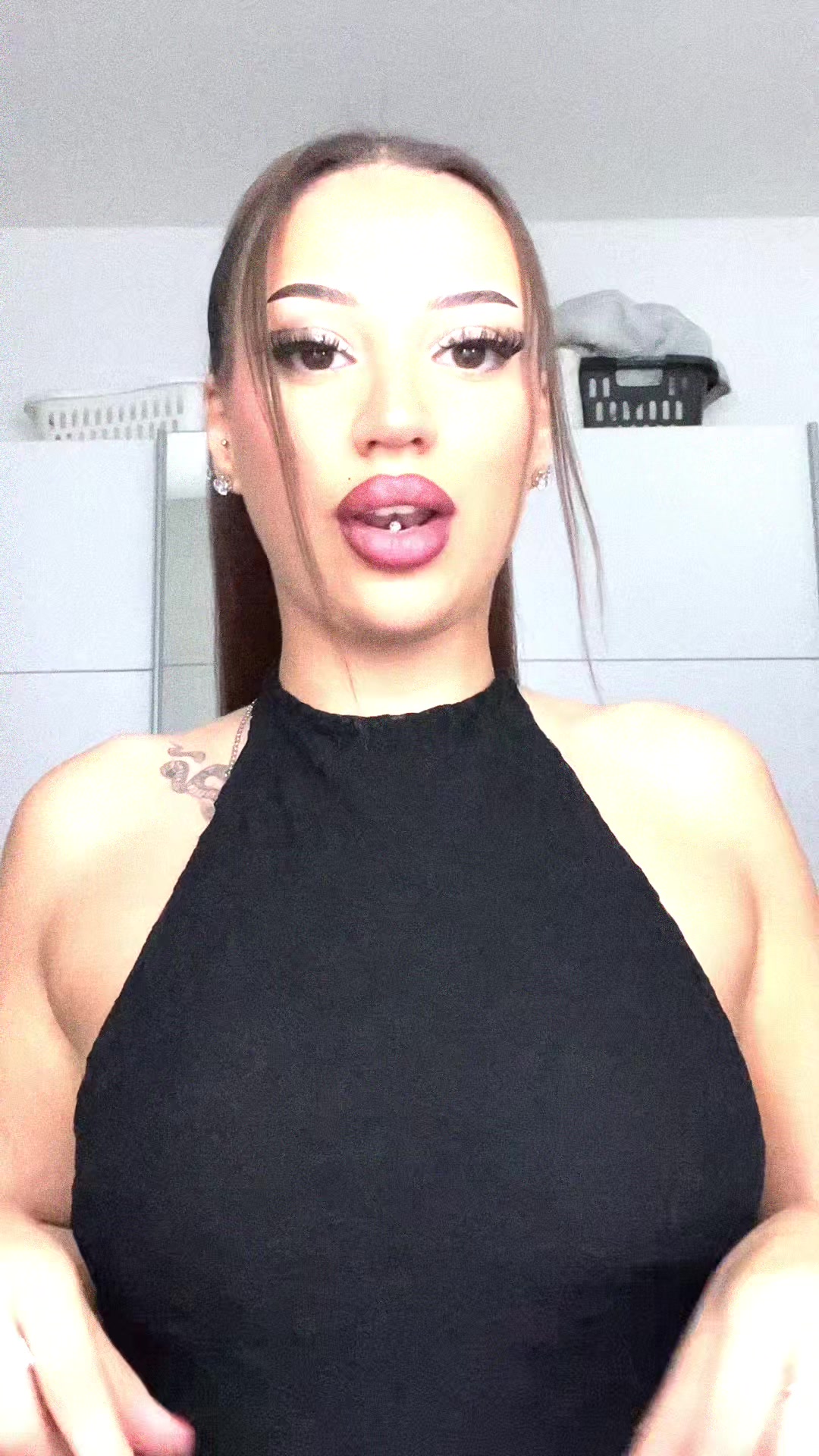@chadia.mora