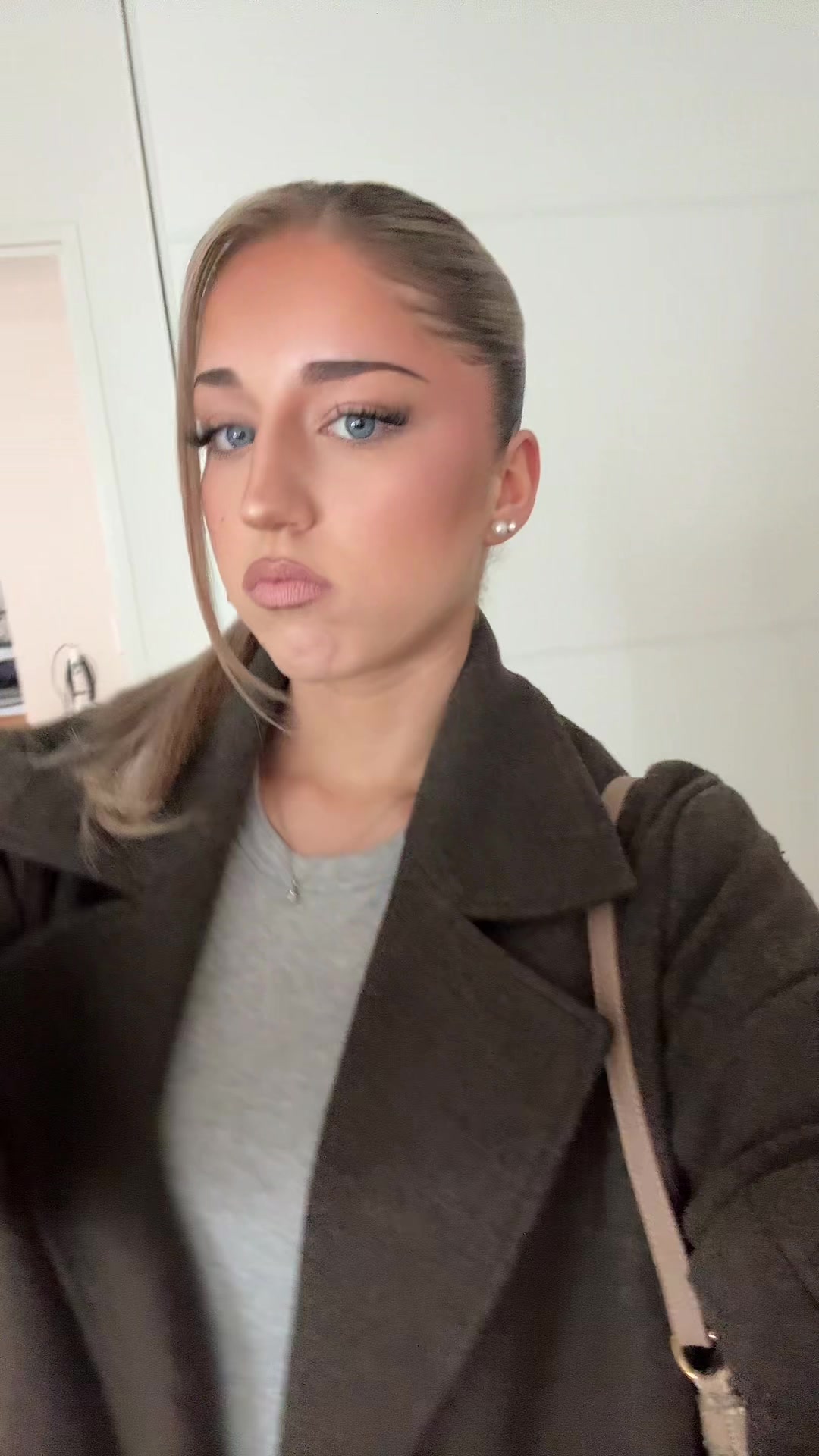 @𝑒𝓂𝒾𝓁𝒾𝒶