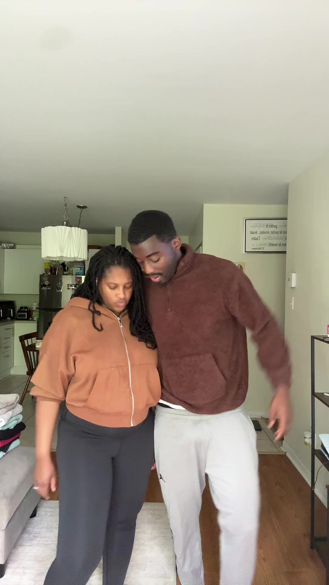 @🧑🏿&zwj;🦱👧🏾