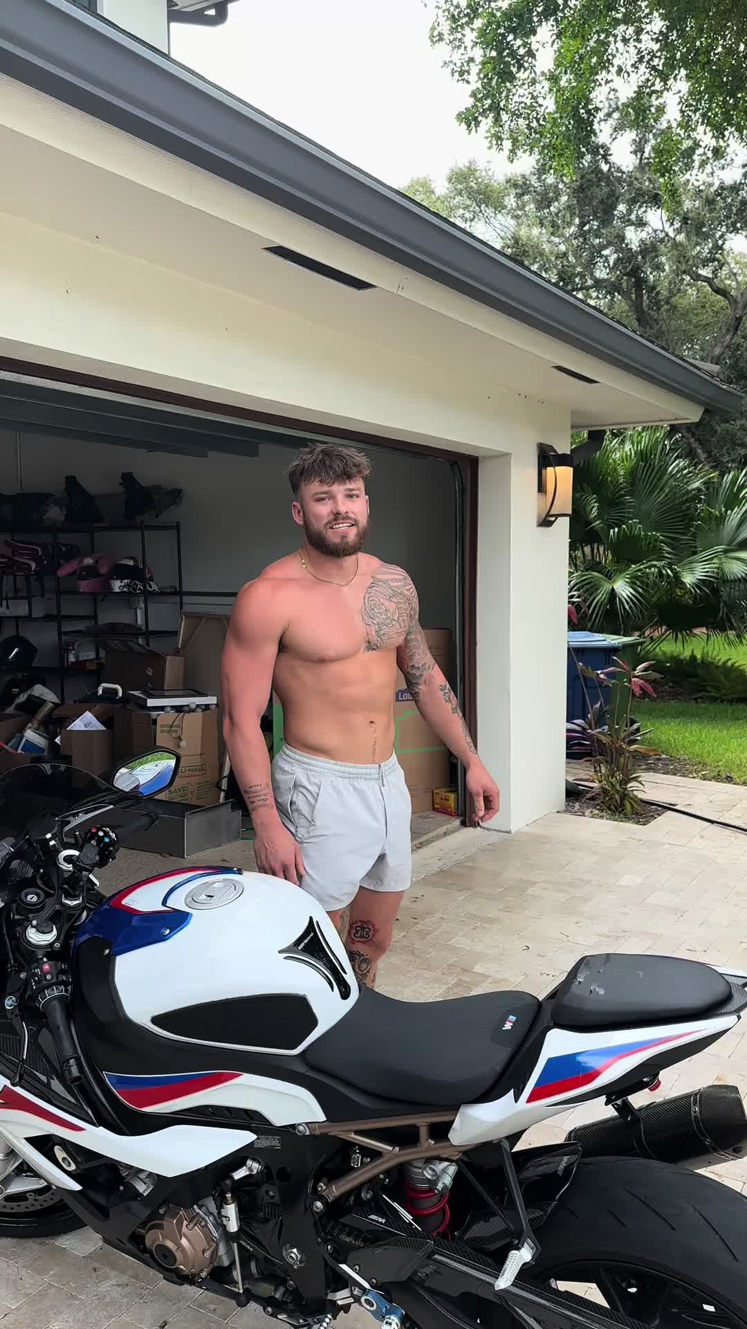 @bhizzi