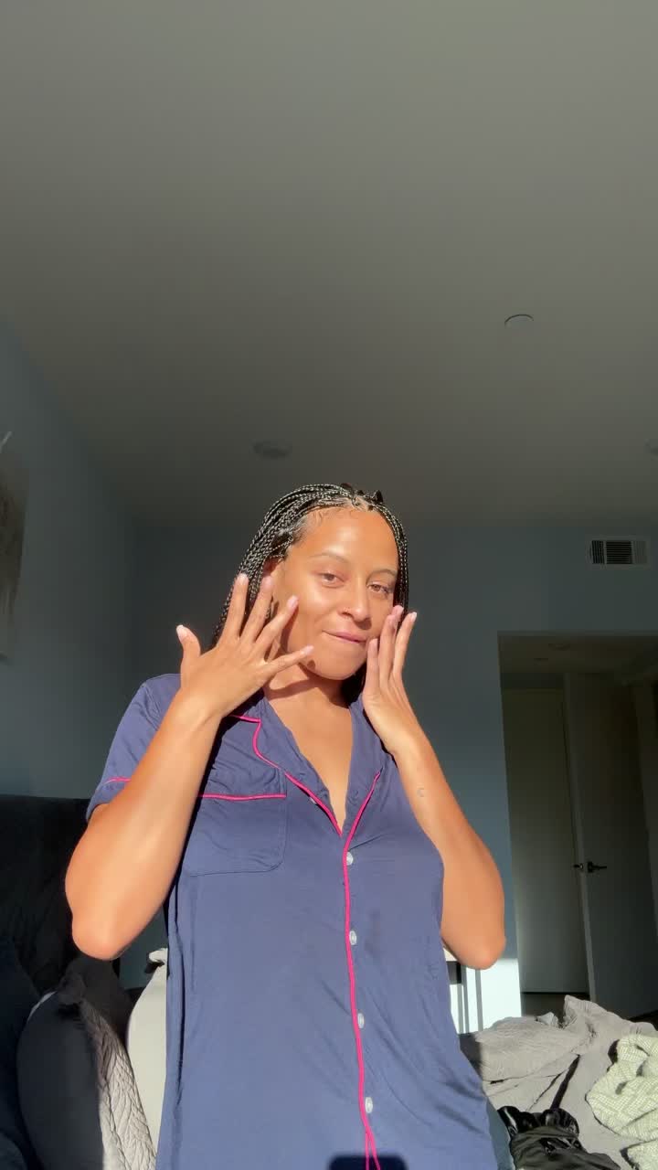@Chellylashun