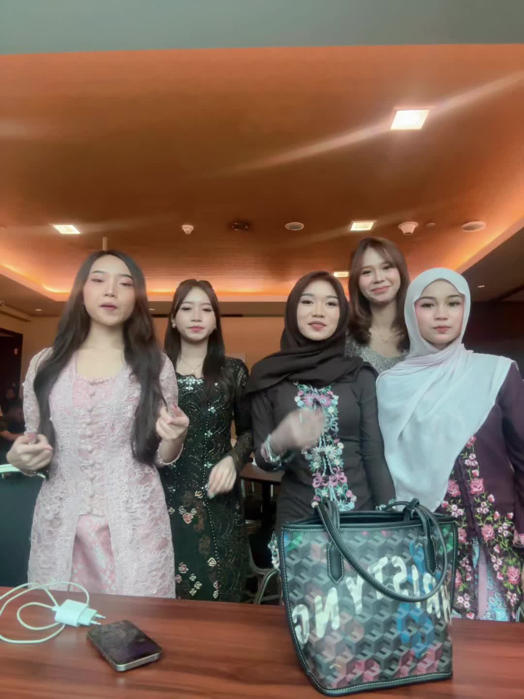 @𝐚𝐧𝐢𝐬