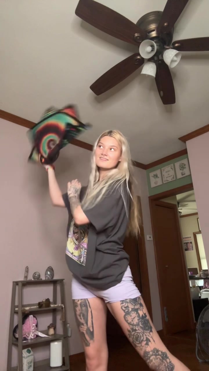 @kosmickay_