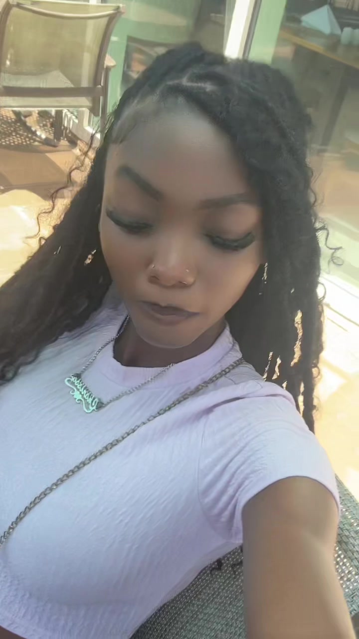 @December_Charissa