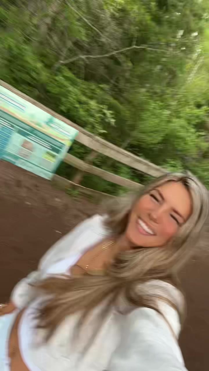 @cryssleb_