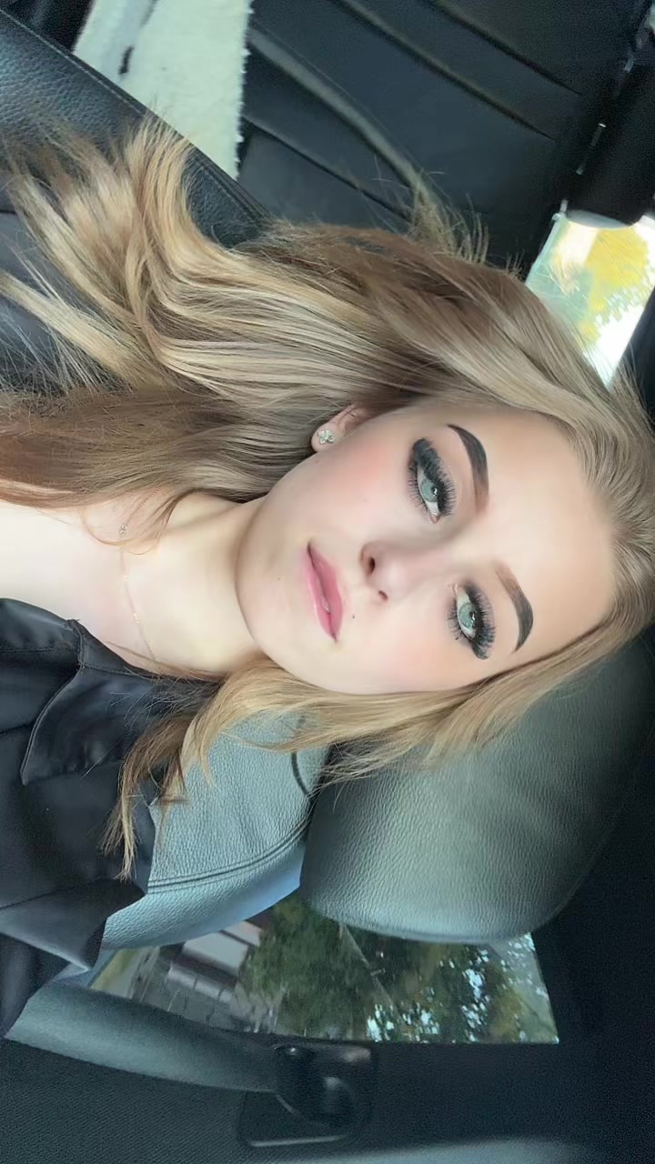 @Lili&agrave;na szem&eacute;lyesen🐆😝