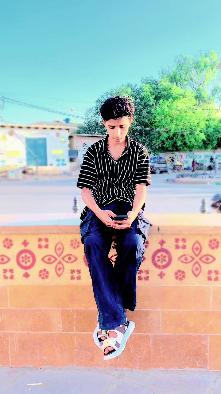 @تنہا لڑکا