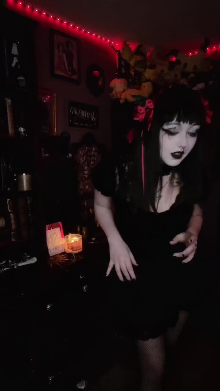 @🦇 𝕳𝖔𝖓𝖊𝖞 𝕭𝖆𝖙 🦇