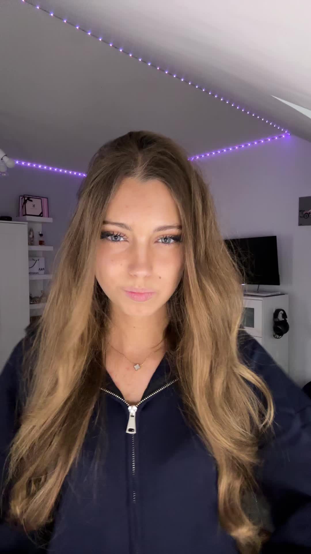 @antosikk_