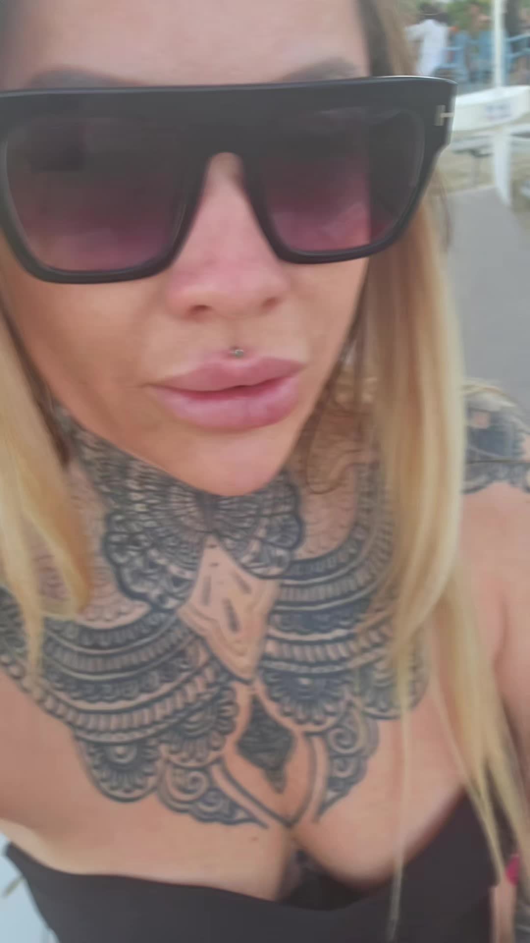 @Nia