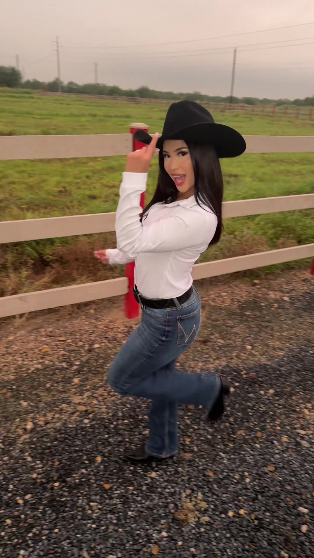 @Anahi