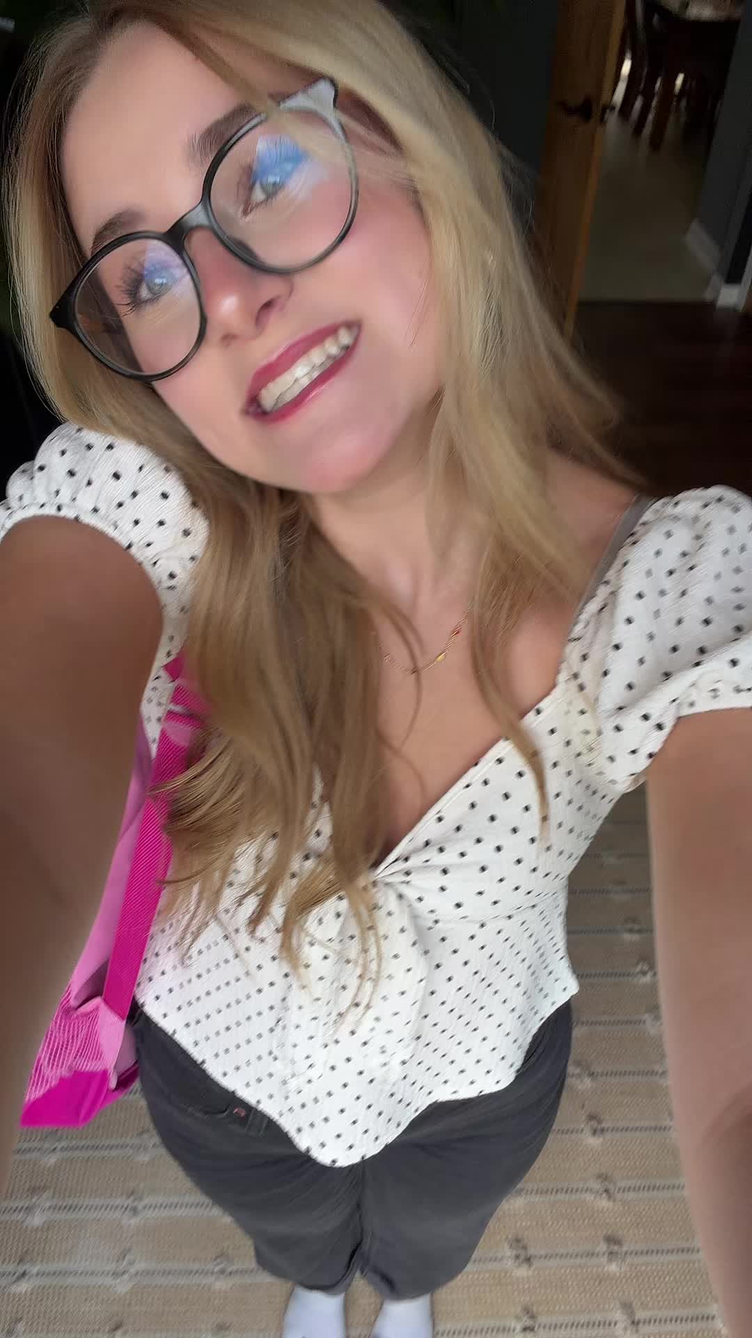 @🦄