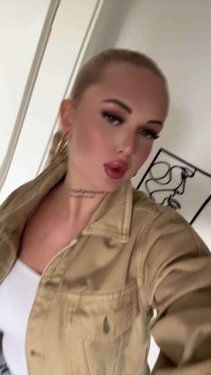 @laraa315