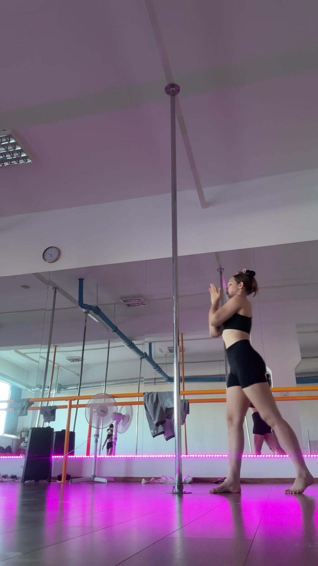 @_pole_flow_dance_pola_