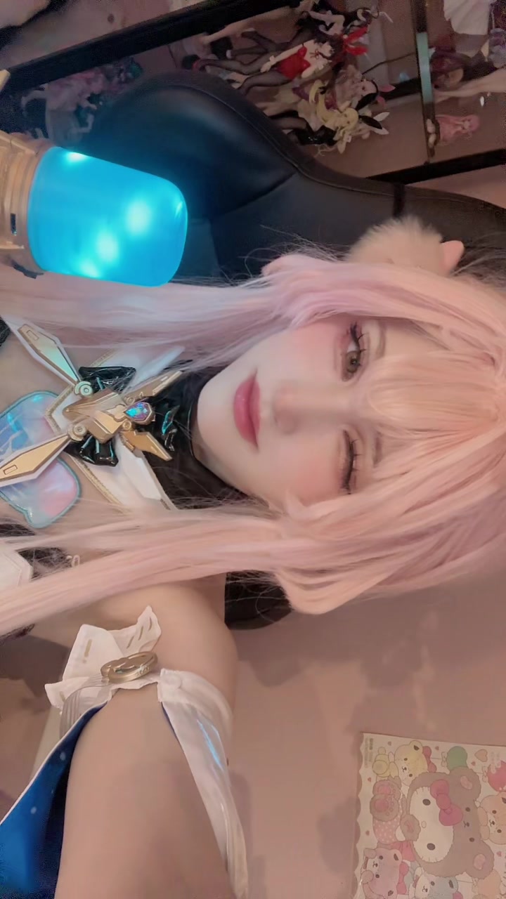 @Xemi👾<ig xemi_cosplay>