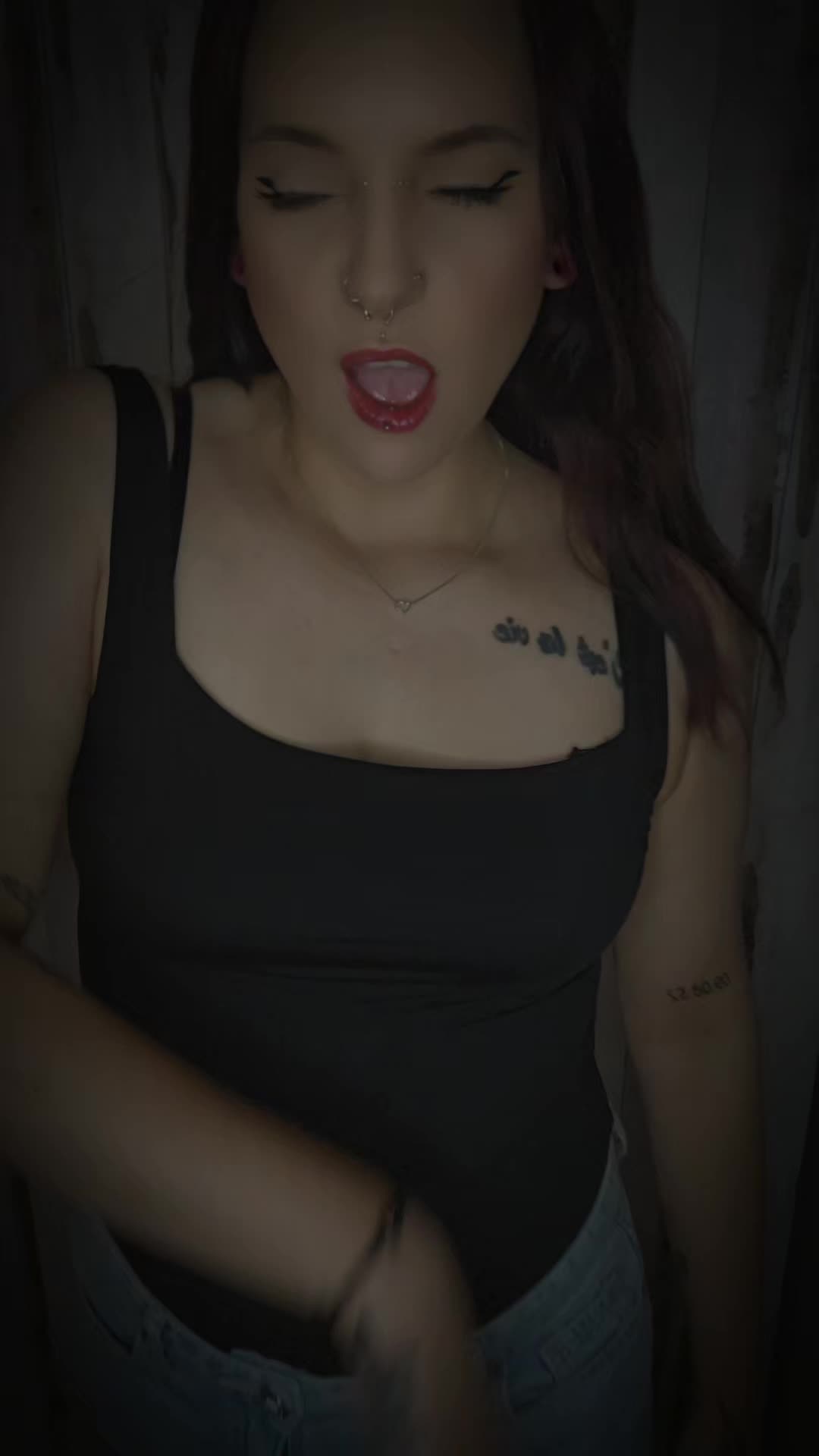 @𝓐𝓷𝓷𝓲 🖤
