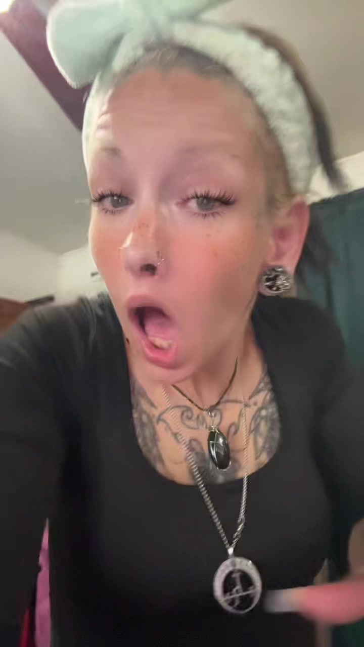@little_miss_sm0kesal0t