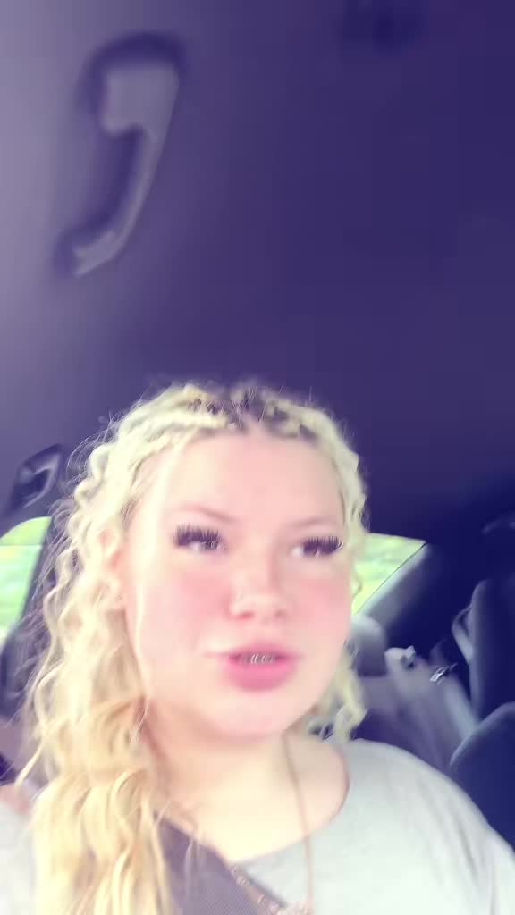 @Angel 🦋