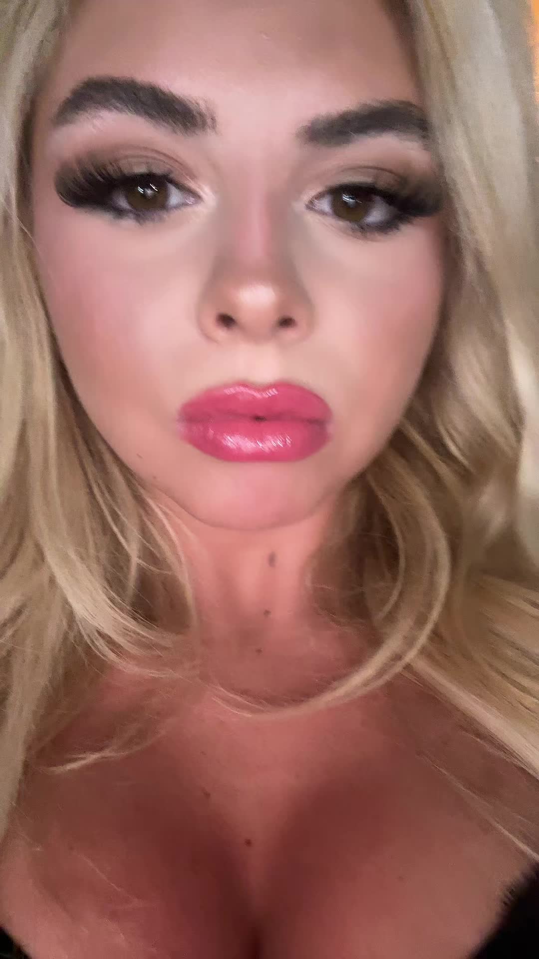 @Valianna Rose