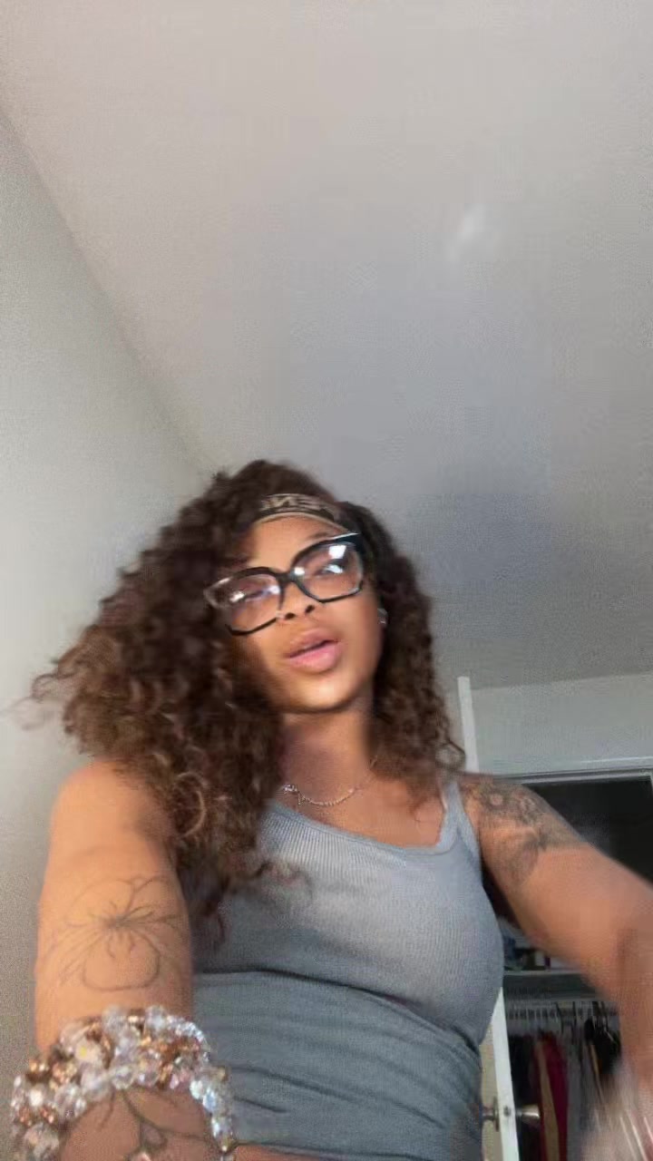 @_ms.h0lly_wood