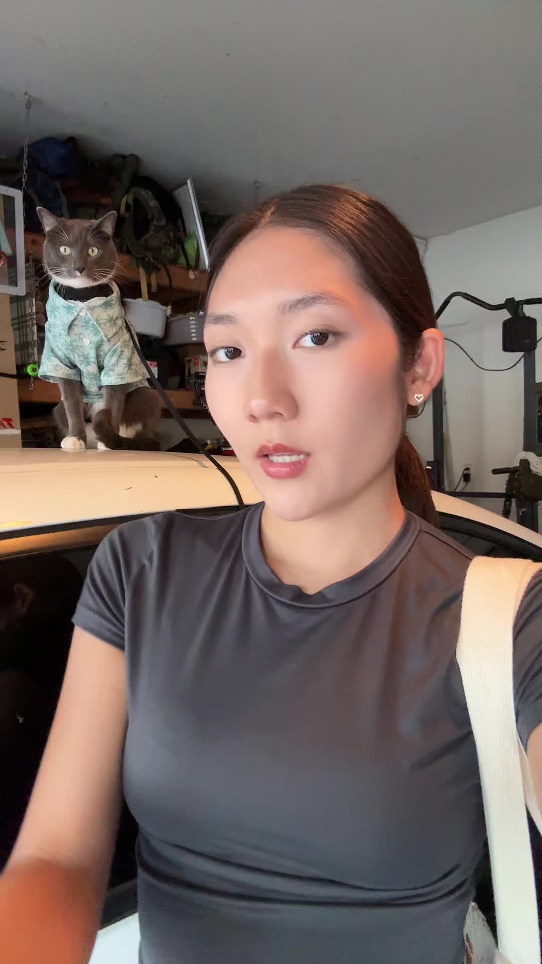 @sneakyling