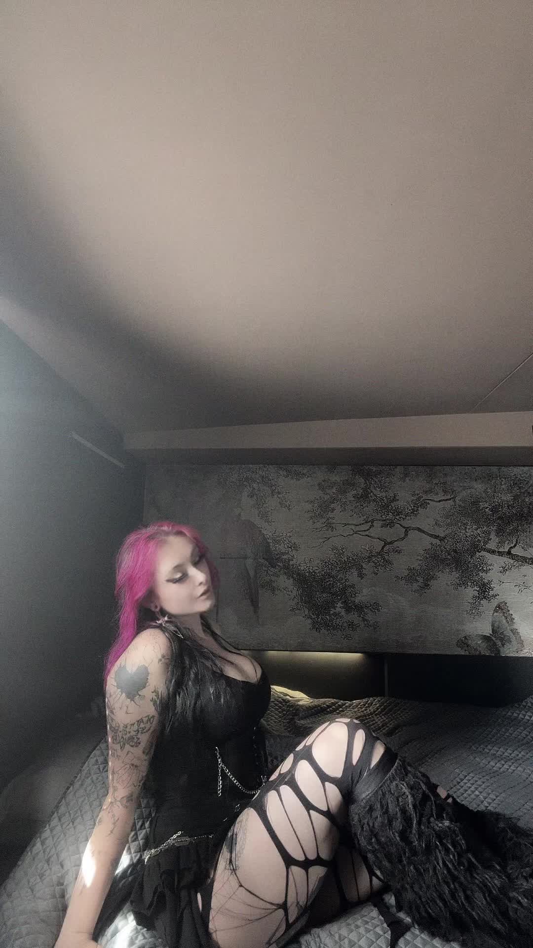 @Angie⛓🖤