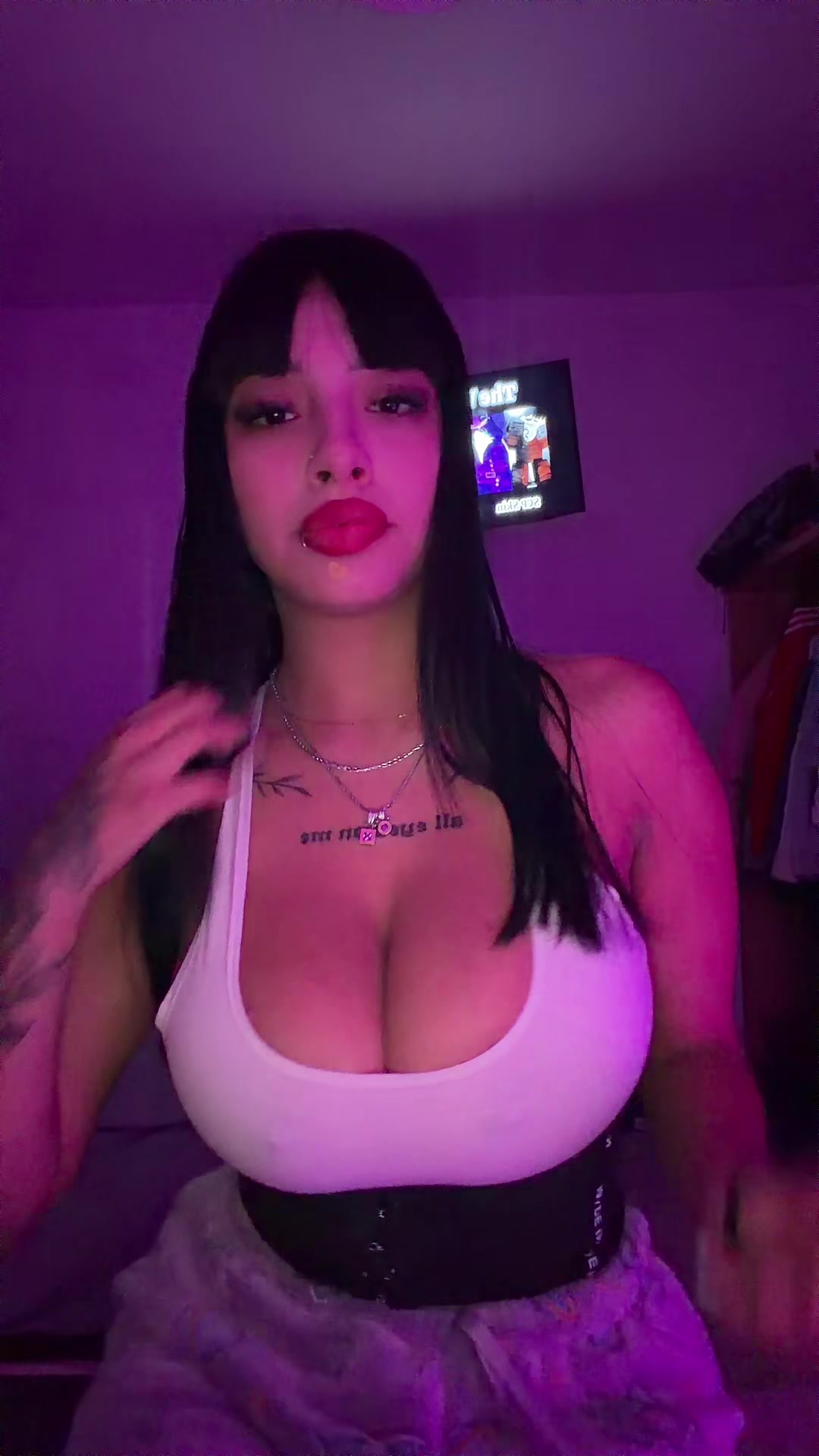 @Anaahii1