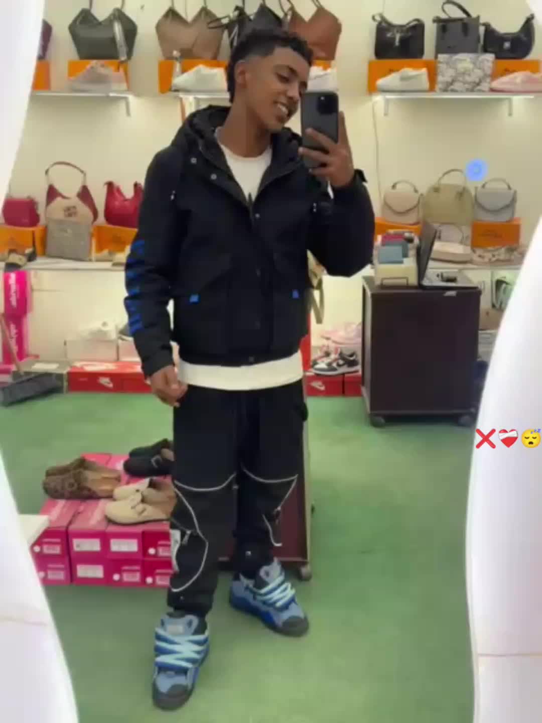 @ุถุงุถุง๐คบ ูุญุจ ๐ุงูุฌู
ูุน