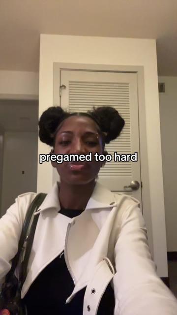 @(*´-`)