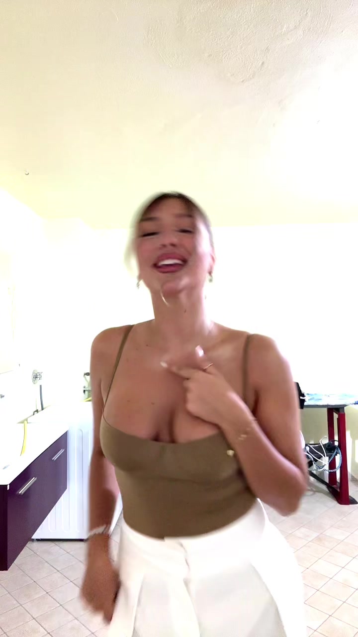 @canirebecca