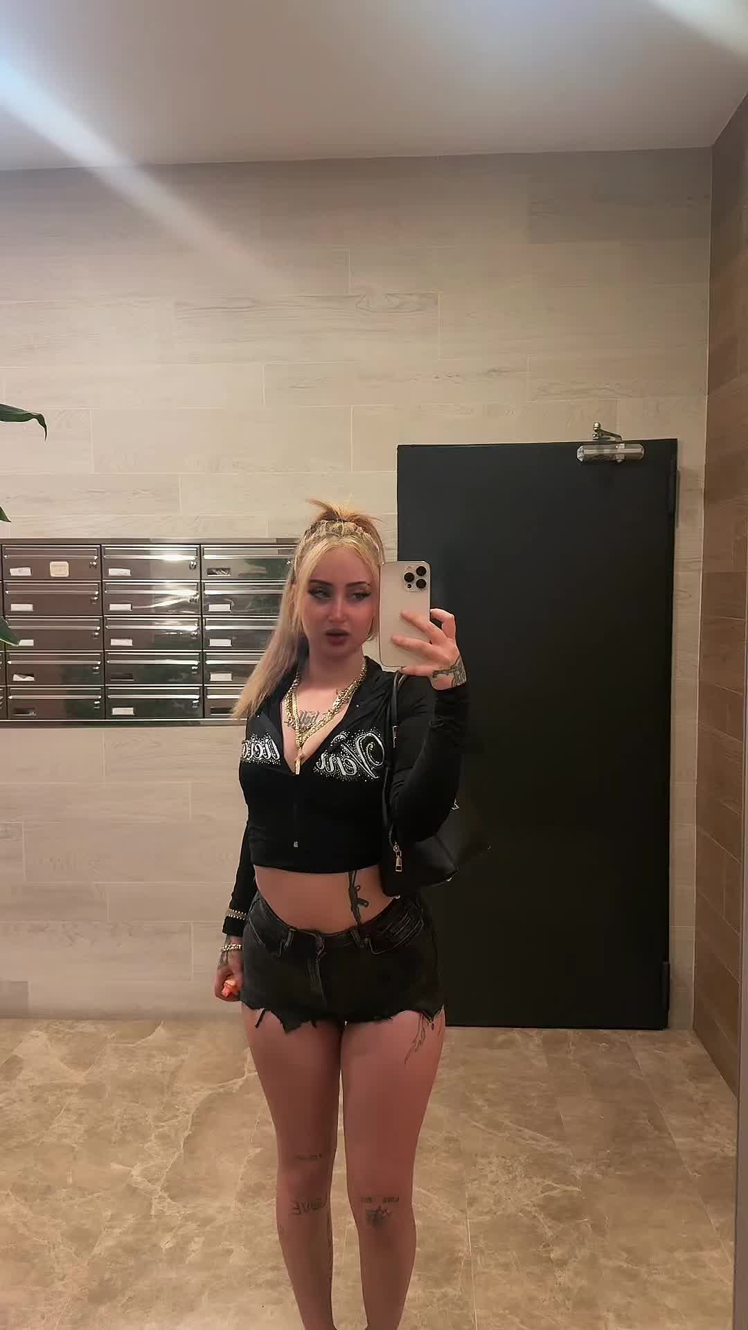 @sikariaxr