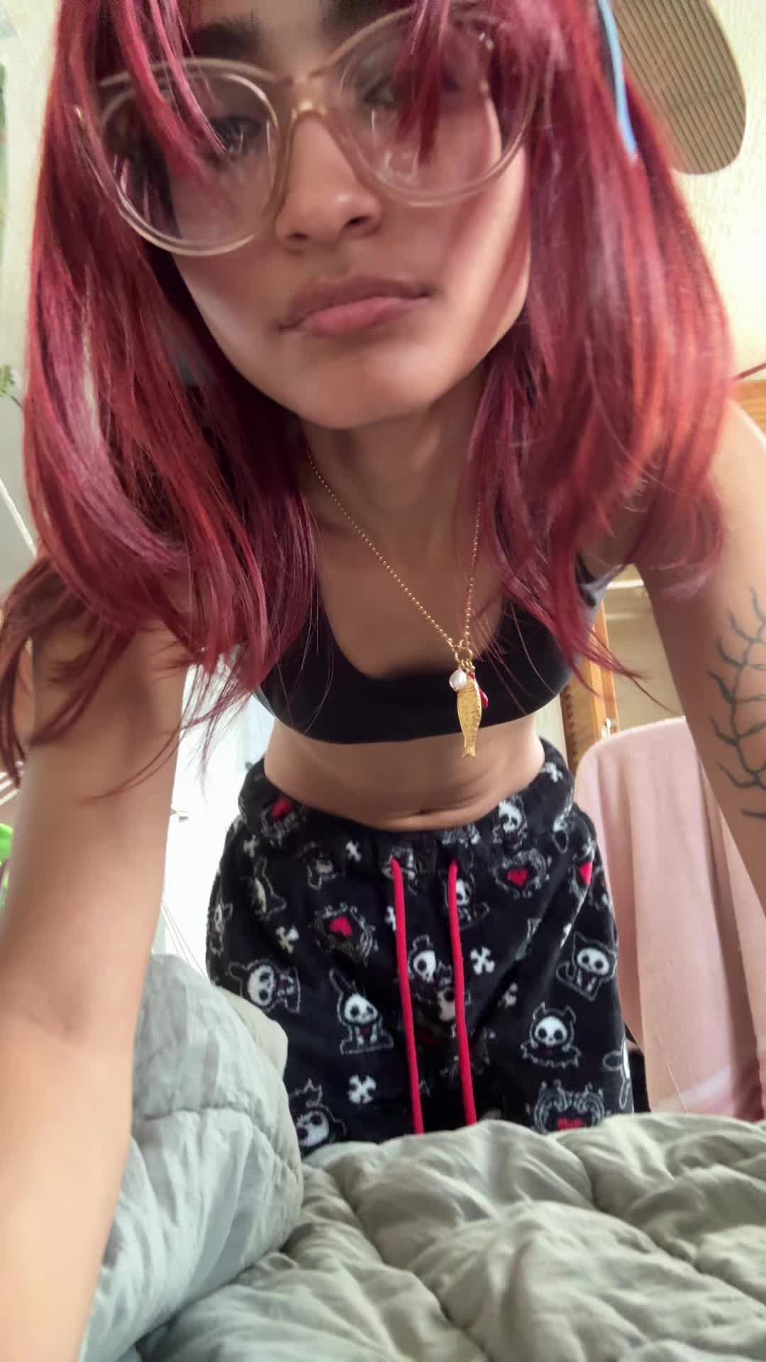 @R🧍🏽♀️