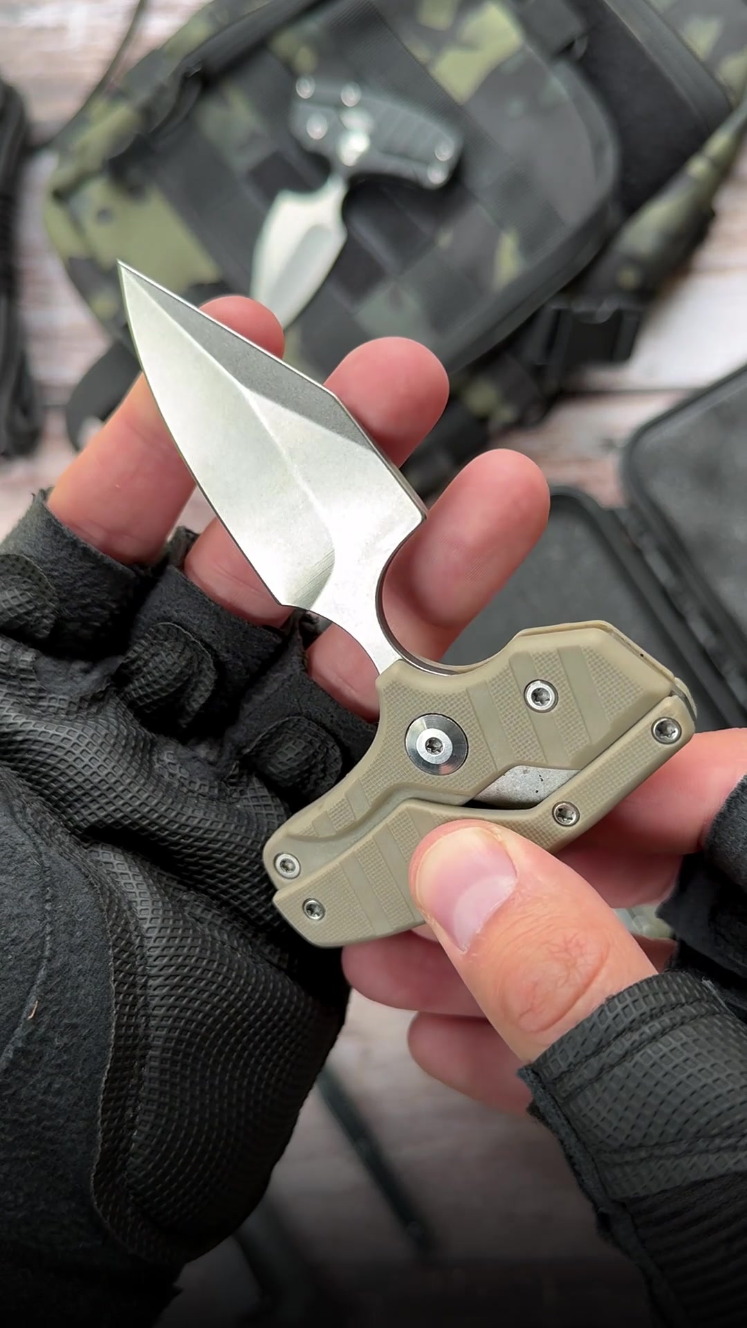 @survival.knives