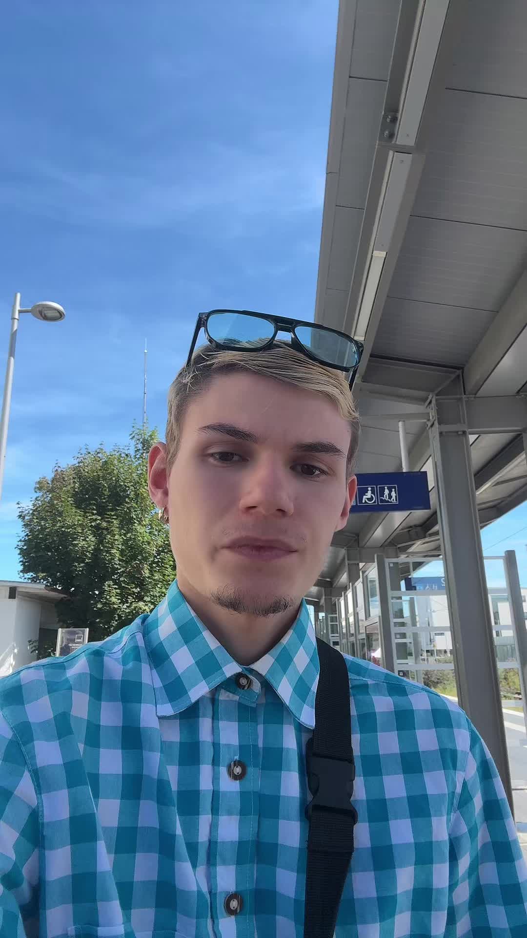 @KevinBadmomzjayAylivaFan🩵