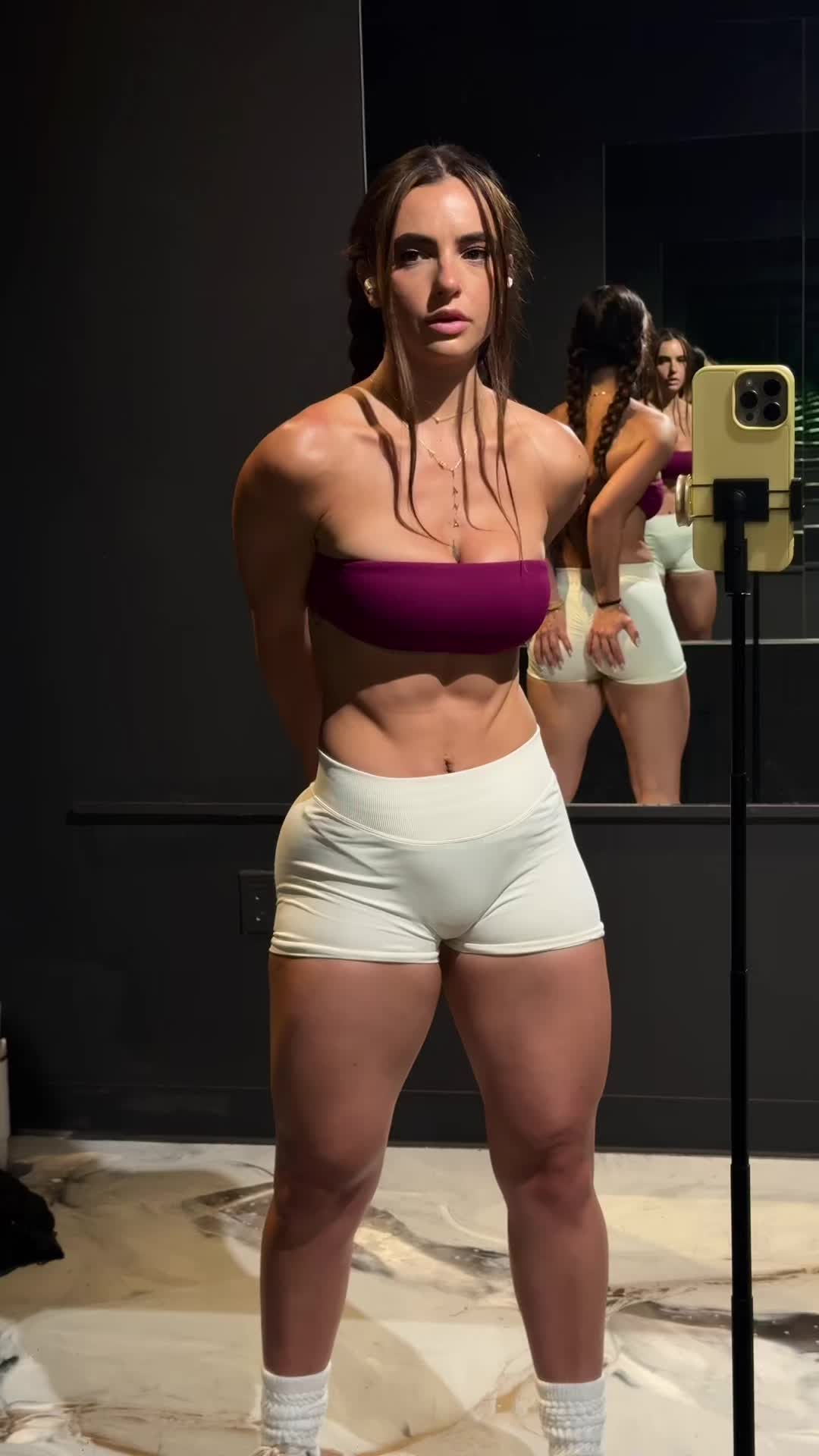 @Ariana isabel