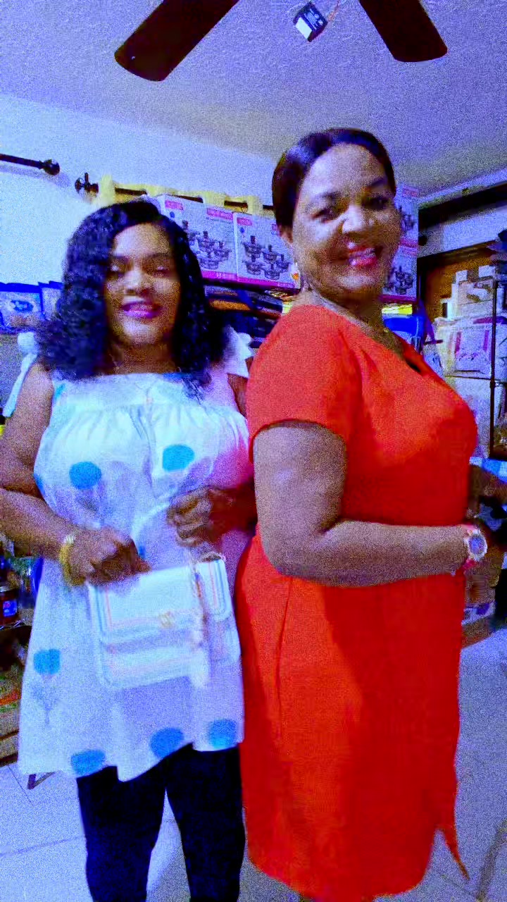 @glorias._boutique
