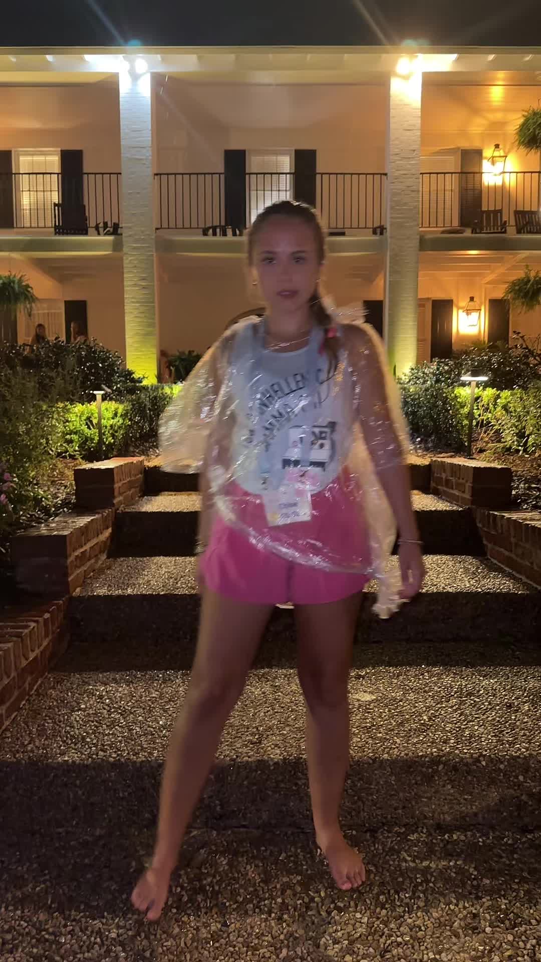@CHLOMONEY$