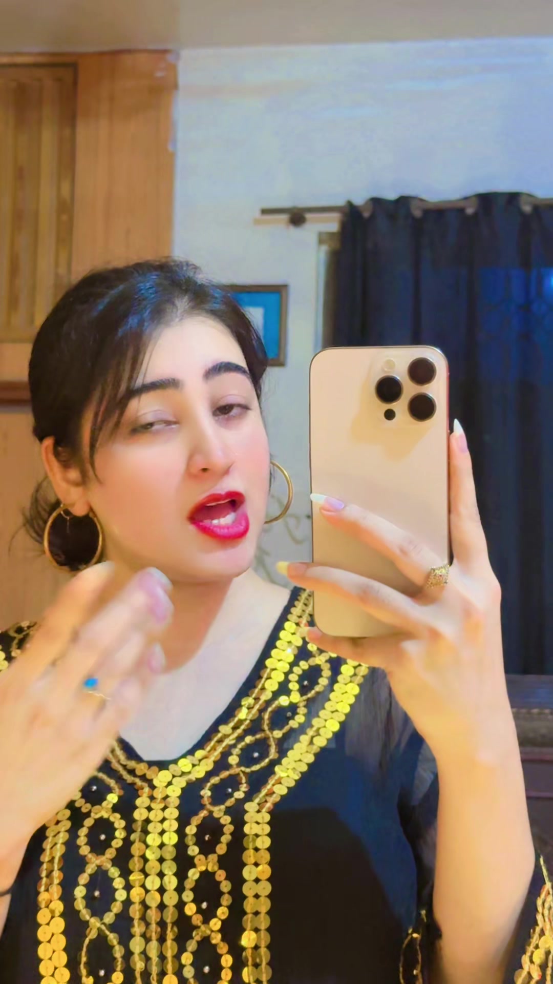 @🎤 𝓣𝓻𝓮𝓷𝓭𝔂 𝓖𝓲𝓻𝓵 🎤