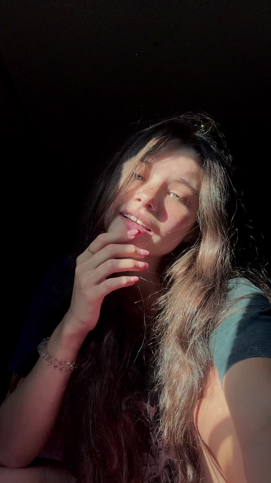 @H 🦋
