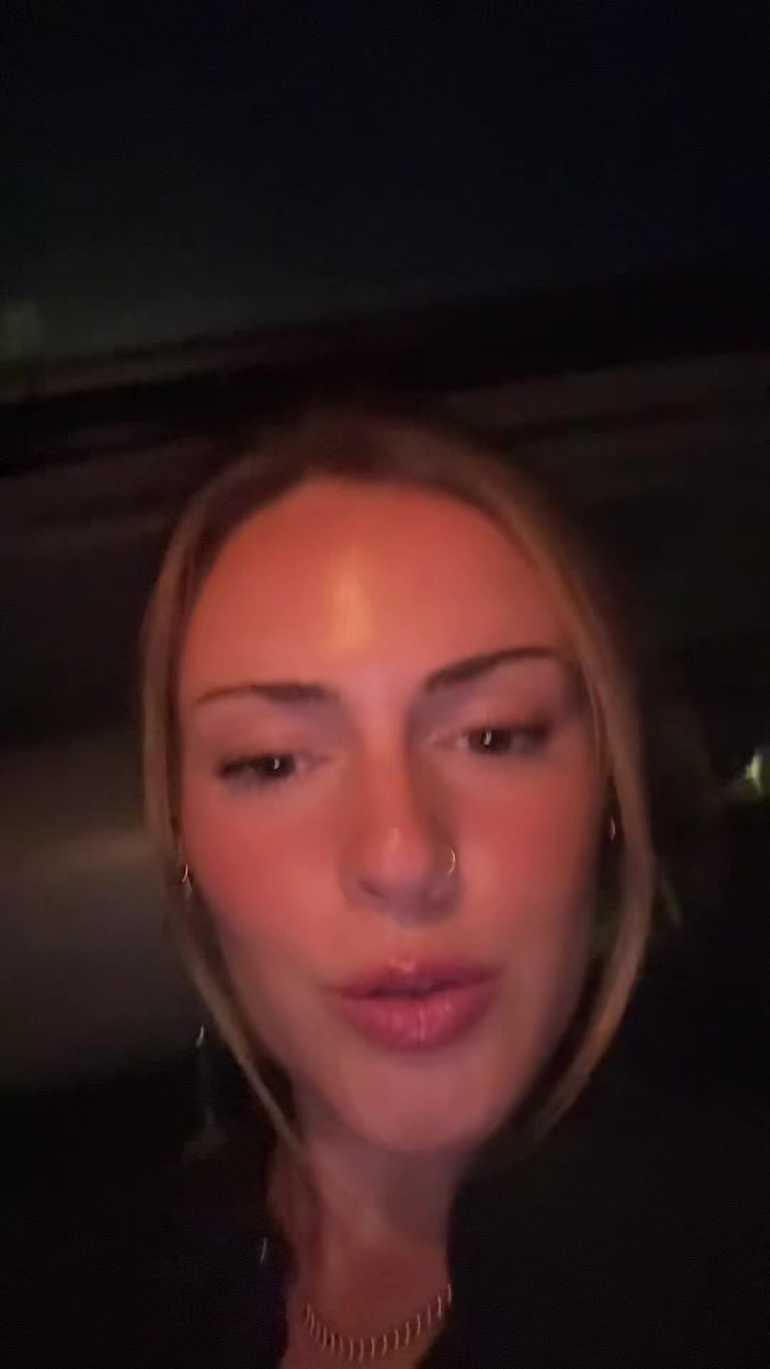 @🧍🏼♀️