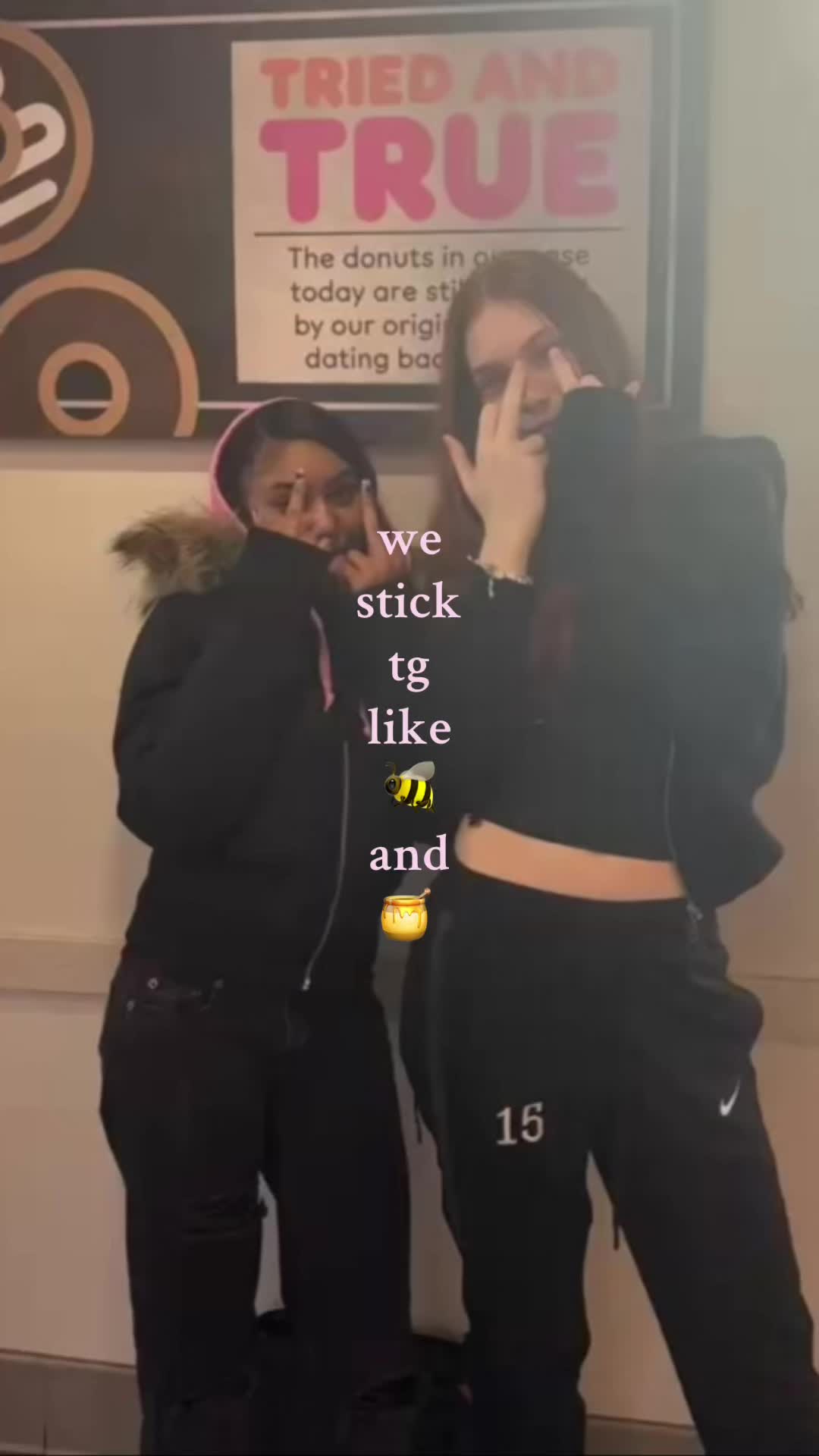 @Niesaa.