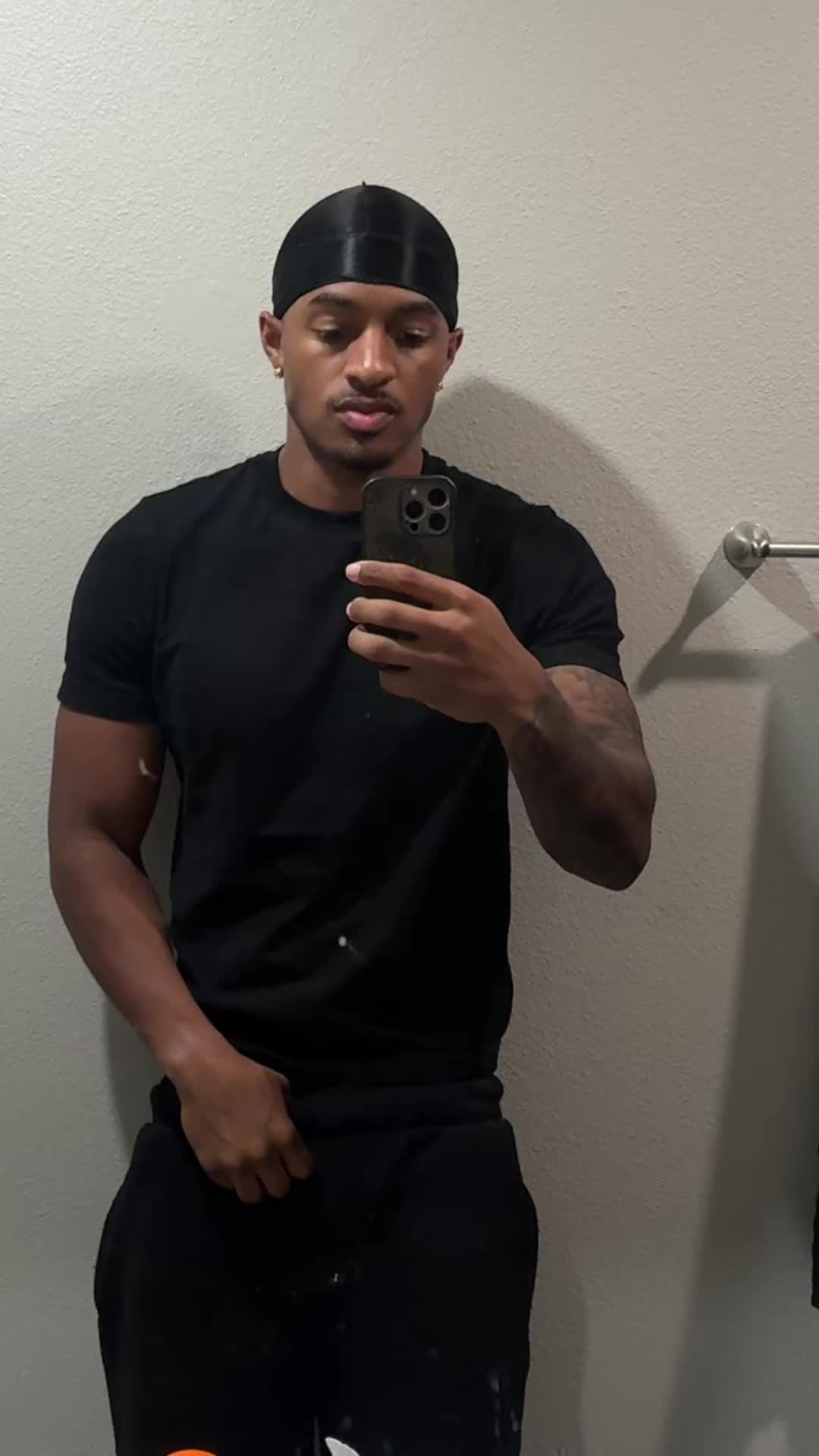 @Avii.