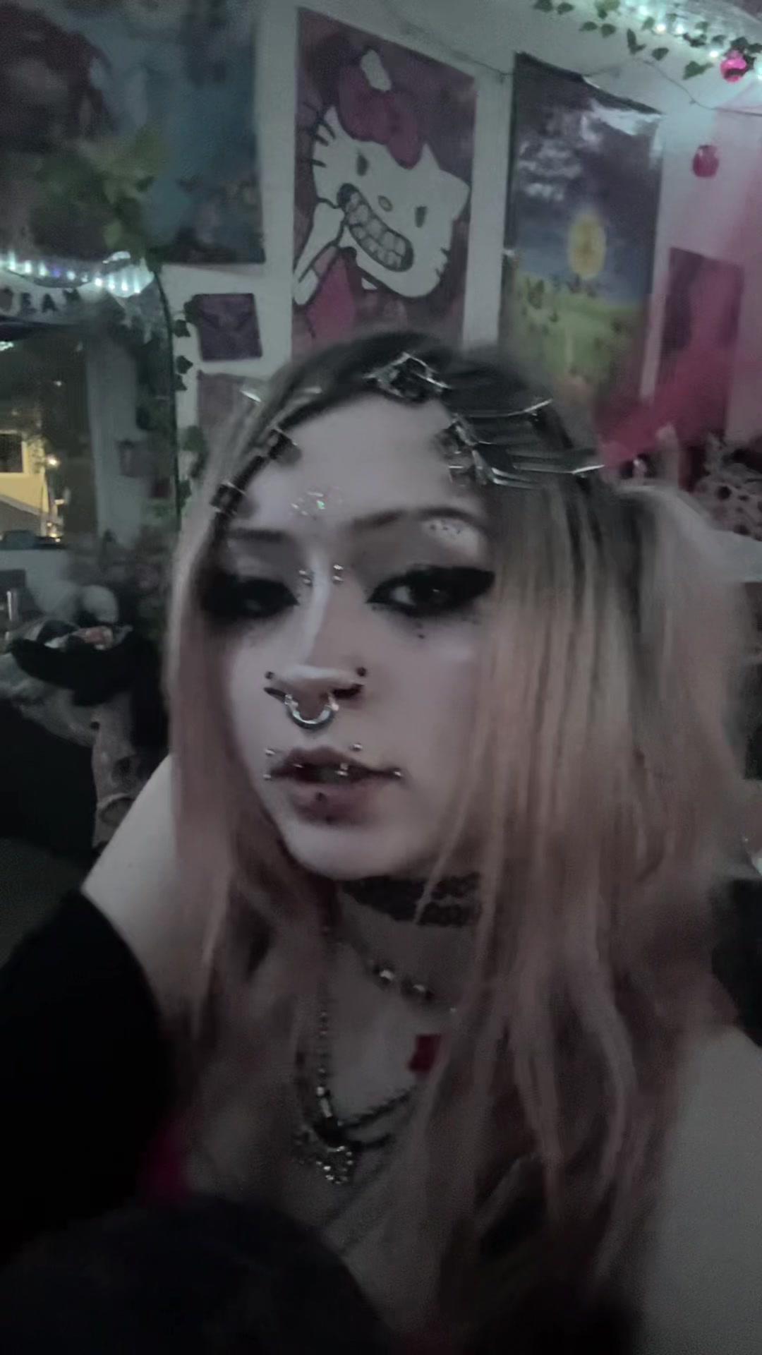 @bee >.<