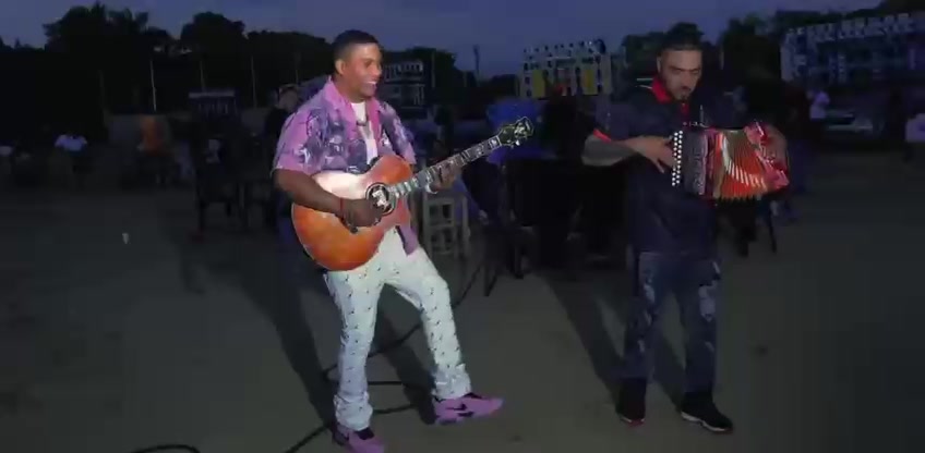 @Negro caro oficial