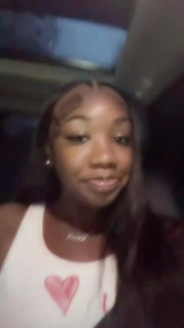 @moramarie.