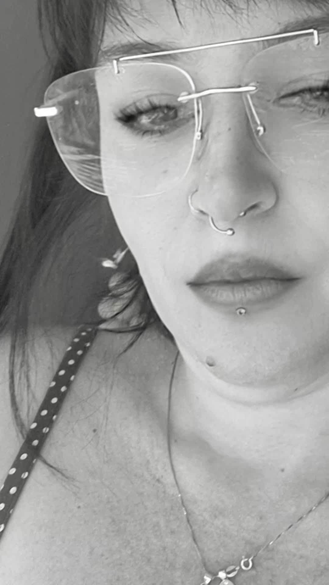 @Queen_of. The .darkness