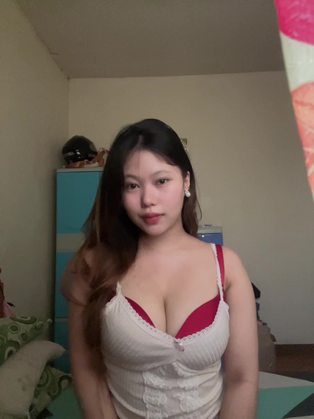 @:>