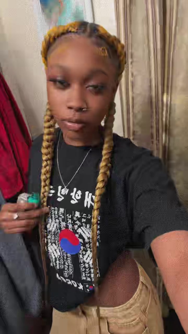 @femaleehendrix__