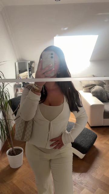@𝐞𝐦𝐢𝐥𝐲